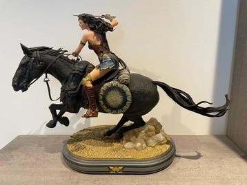 Wonder Woman - 3 Statue - DC Collectibles, Collections