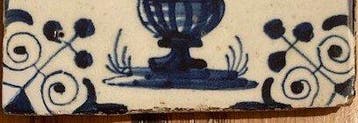 Tegel - Bloemvaas met tulp - 1650-1700 - Klein Model - 10,5