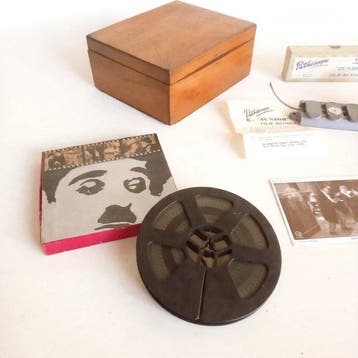 Charlie Chaplin - Caixa com 2 Filmes + Emendador + Postal -, Collections