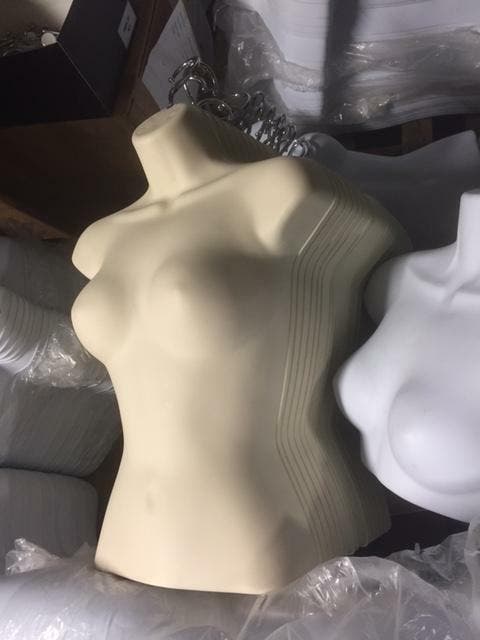 *TIP*  100 gebruikte dames torso's ophangbaar ecru, Zakelijke goederen, Kantoor en Winkelinrichting | Winkel en Inventaris, Ophalen of Verzenden