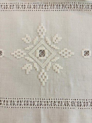 Nappe (9) - 170 cm - 170 cm - Broderie à la main
