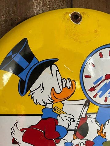 Rond metalen reclamebord met Donald Duck, Dagobert Duck en