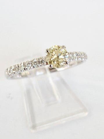Verlovingsring - 14 karaat Witgoud - 0.77ct. tw. Diamant