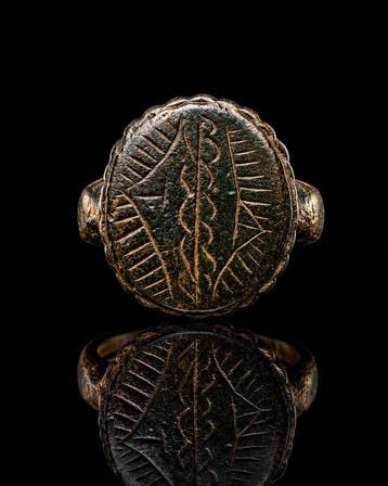 Middeleeuwen, kruisvaardersperiode Bronzen ring met het
