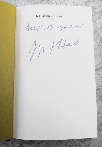 Maarten t Hart - 35 titels, oa gesigneerde boeken, een DVD