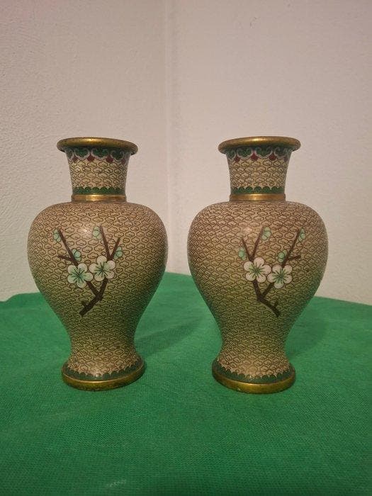Vaas - Messing, Glazuur - China - 2 vazen Cloisonnè (Zonder, Antiquités & Art, Antiquités | Autres Antiquités