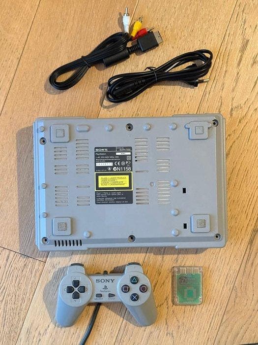 Sony - Playstation 1 (PS1) - SCPH-7502 and accessories -, Games en Spelcomputers, Spelcomputers | Overige Accessoires