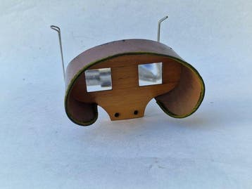 Holmes type stereoscope with 10x chromeplast cards & 4x, Collections