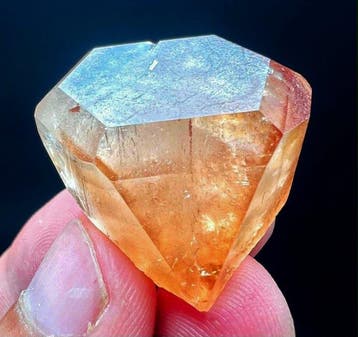 Topaas Kristal - Hoogte: 33 mm - Breedte: 28 mm- 26.2 g -
