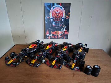 Bburago 1:24 - Modelauto (5) - Red Bull Racing -, Hobby en Vrije tijd, Nieuw