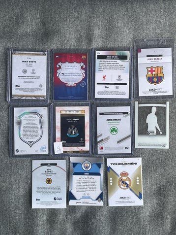 2023/24 Topps Topps Mika Godts Gesigneerde kaart, Serialized, Nieuw