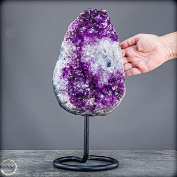 Superbe améthyste sur socle – énergie cristalline