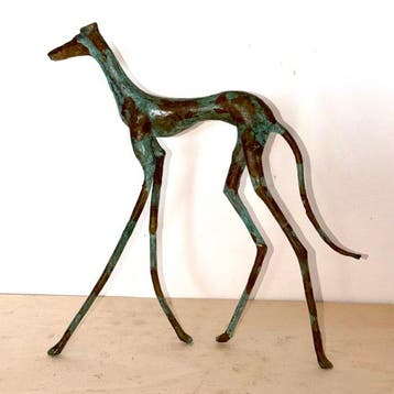 Abdoulaye Derme - sculptuur, Lévrier stylisé en bronze - 34, Antiquités & Art