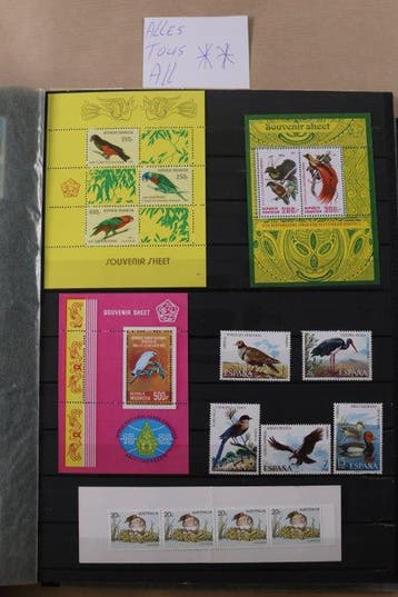 Monde 1944/2012 - Collection motif « Oiseaux » dans 2 albums, Gestempeld