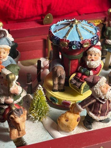 Splendide boite à musique de Noel Rouge , décors animé -, Nieuw