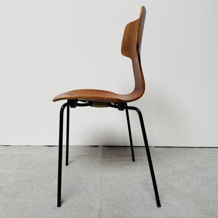 Fritz Hansen - Arne Jacobsen - Chaise - Contreplaqué, Métal, Antiquités & Art, Antiquités | Meubles | Chaises & Canapés