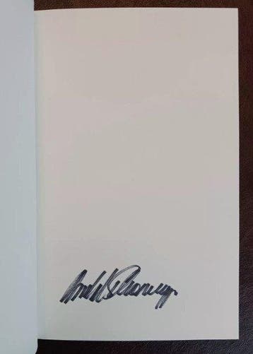 Arnold Schwarzenegger - Autographed Book - Be Useful: Seven, Nieuw