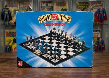 Lote - 2 conjuntos de ajedrez DC Super Herois - Schaakspel -, Nieuw