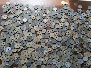 België. Lot of 5.4 killogram, dated from World War 1/2 and, Postzegels en Munten