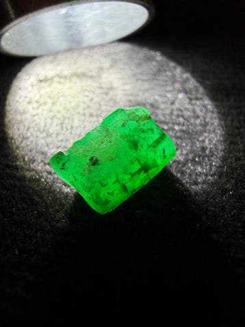 Smaragd Ruw. 3,60 ct. Top Groen Enorme Smaragd Kristal. %100