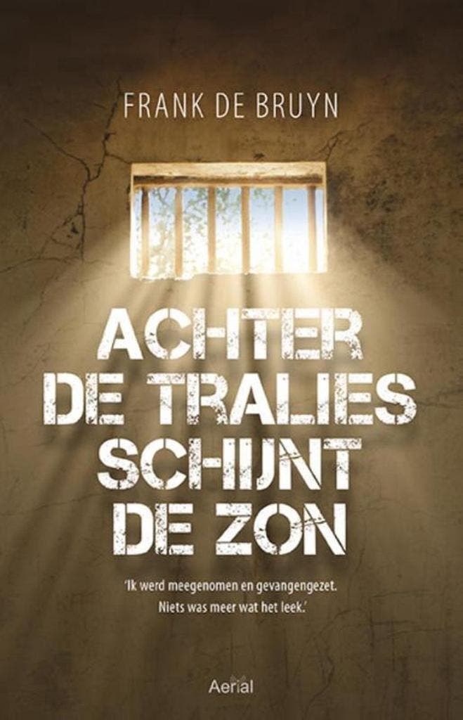 Achter de tralies schijnt de zon 9789402601176, Boeken, Hobby en Vrije tijd, Zo goed als nieuw, Verzenden