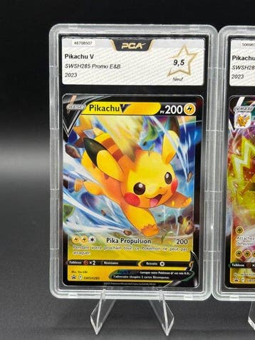 Pokémon - 2 Graded card - Pikachu SWSH285 SWSH286 Promo, Hobby en Vrije tijd, Nieuw