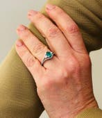 Bague - 18 carats Or blanc - 1.46ct. tw. Émeraude - Diamant