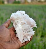 Scolecite-sprays op matrix Kristal - Hoogte: 12 cm -