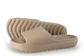 Adidas Slippers in maat 42 Bruin, Slippers, Bruin, Zo goed als nieuw, Verzenden
