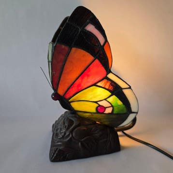 TIffany stijl tafellamp - Tafellamp - Glas-in-lood - Vlinder, Antiek en Kunst