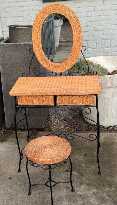 Miroir - Rotin - Coiffeuse charmante avec miroir et, Antiek en Kunst, Curiosa en Brocante