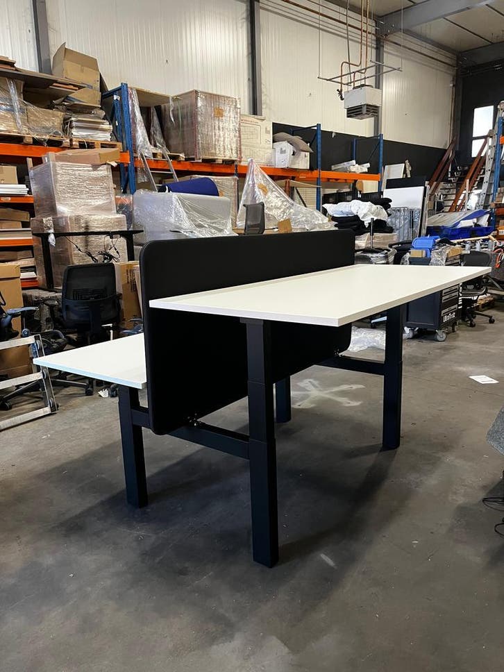 Refurbished Ahrend Zit Sta Duo Bureau - Nieuwe Bladen, Huis en Inrichting, Bureaus, Zo goed als nieuw, Elektrisch, In hoogte verstelbaar