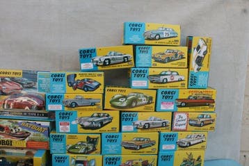 Corgi 1:43 - Modelauto (21) - Group of 21 Corgi Toys with