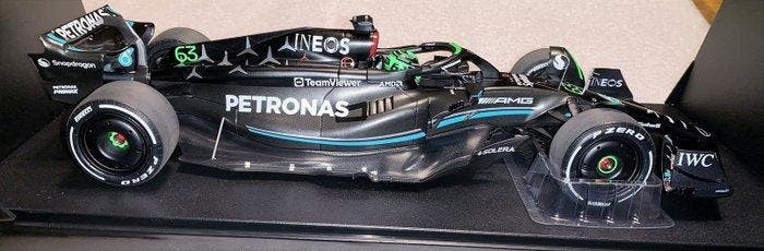 Minichamps 1:18 - Modelauto - MERCEDES -AMG PETRONAS FORMULA, Hobby en Vrije tijd, Modelauto's | 1:5 tot 1:12