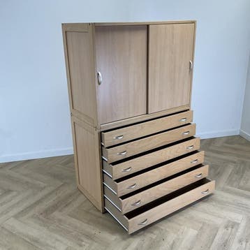 Klassehout tekenladekast (A0) /schuifdeurkast vv 6 lades