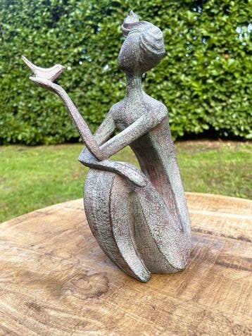 sculptuur, Girl with the bird - 29 cm - Composiet