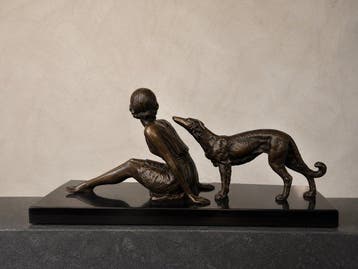 sculptuur, Elegante dame met Borzoi - 12.7 cm - Brons,