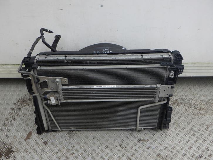 Mercedes C-Klasse W204 W212 complete radiateur 2049066802, Auto-onderdelen, Overige Auto-onderdelen, Gebruikt, Verzenden