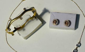 Ensemble religieux avec : Vierge Marie et circonites -