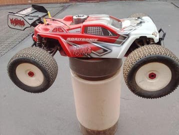 Robitronic 1:8 - Voiture miniature - Truggy nitro 1:8