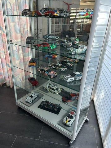 Autoart 1:18 - Modelauto (18) - Complete BMW Art Cars, Hobby en Vrije tijd, Nieuw
