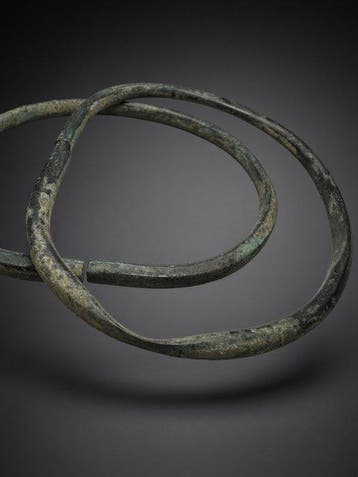 IJzertijd Brons Oude armbanden (bangles) GROOT - met kleine, Antiek en Kunst