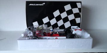 Minichamps 1:18 - Modelauto - McLaren F1 M23 GP Season 1975, Nieuw