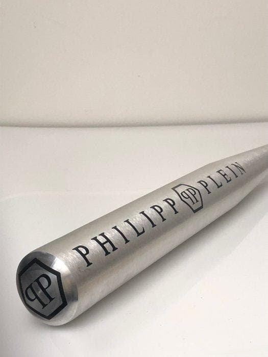 GF Exclusives - Philipp Plein Baseball Bat Artwork By: GF, Antiquités & Art, Art | Objets design