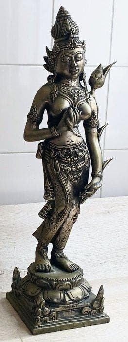 Bronzen Balinese Godin Sri Dewi, - Beeld - Indonesië (Zonder, Antiek en Kunst