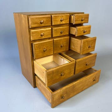Armoire - Ancien petit meuble en bois ; apothécaires, herbes