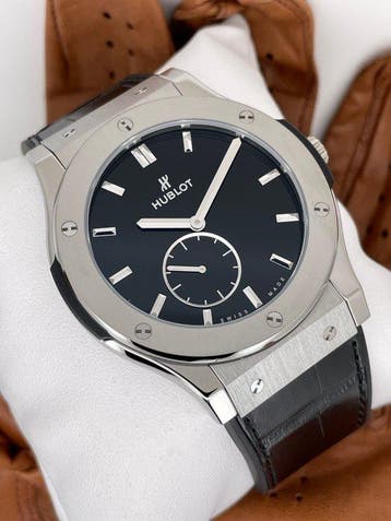 Hublot - Classic Fusion 45 Ultra Thin - 515.NX.1270.LR -, Handtassen en Accessoires, Horloges | Heren, Nieuw