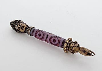 Amulette tibétaine, instrument rituel avec une splendide