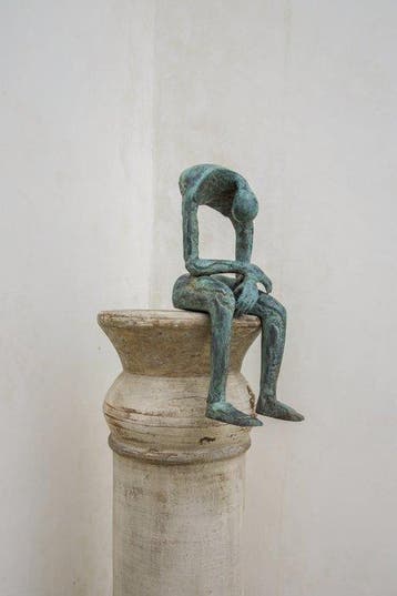 Sculpture, NO RESERVE PRICE - Seated Bronze Sculpture -, Antiek en Kunst