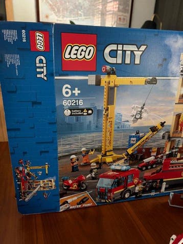 Lego Set - 60216 - City - Fire Ladder Truck and Fire Station, Kinderen en Baby's, Nieuw